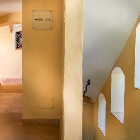 Отель Le Ginestre 4*